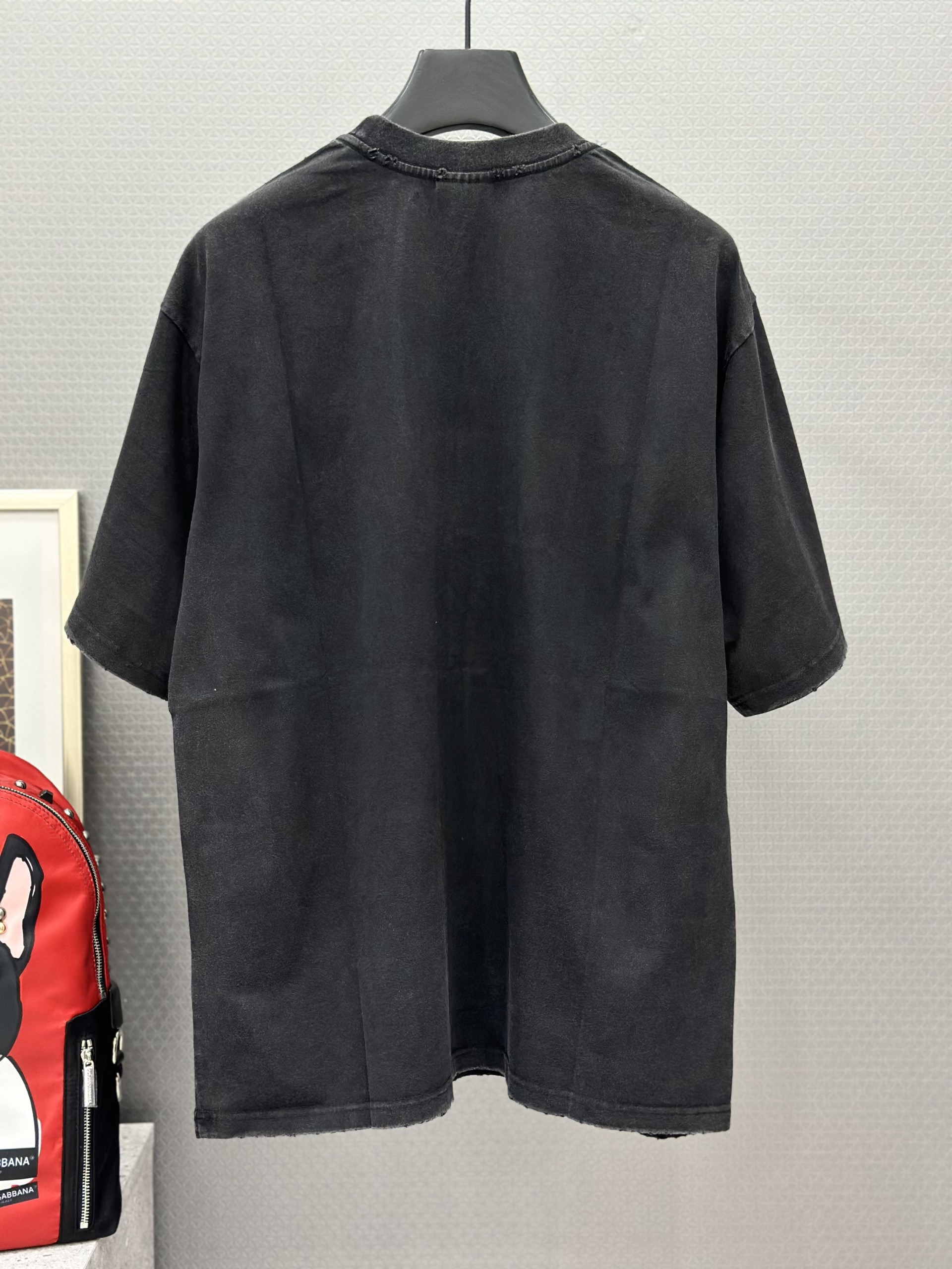 Áo phông T-shirt Balenciaga BB Đen bạc logo chữ viền Trắng Like Auth on web VTN